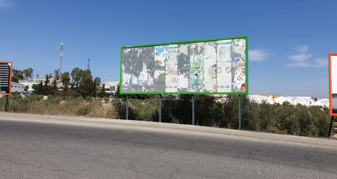 Valla publicitaria en uno de los accesos a Jaén.