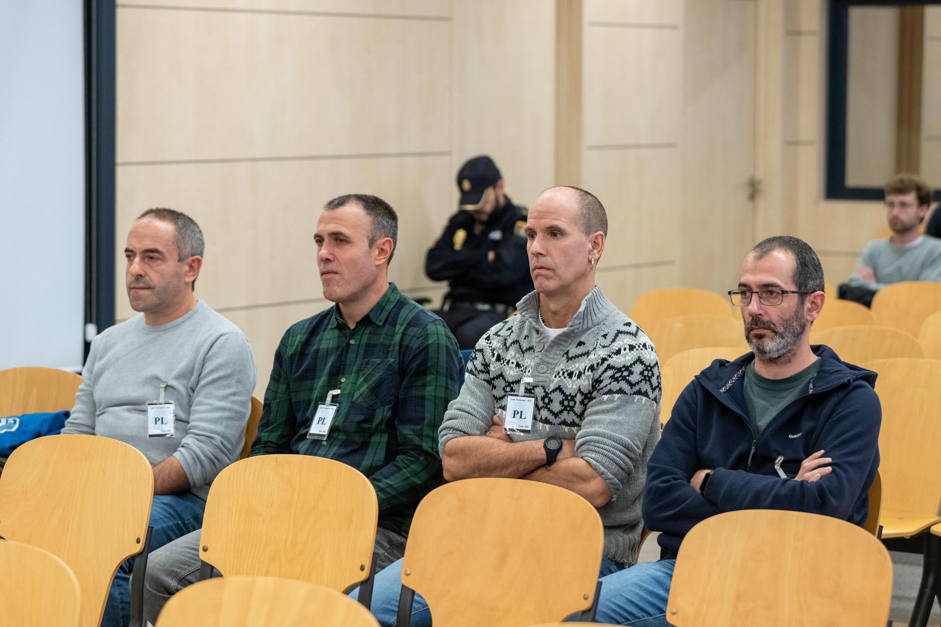 Los cuatro etarras Francisco Javier &#039;Patxi&#039; Makazaga, Jon Zubiaurre, Imanol Miner Villanueva y Asier García Justo, en la primera sesión de su juicio en la Audiencia Nacional por el intento de asesinato del matrimonio