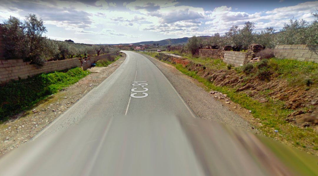 Un tramo de la carretera donde se produjo el accidente cerca de Mohedas de Granadilla