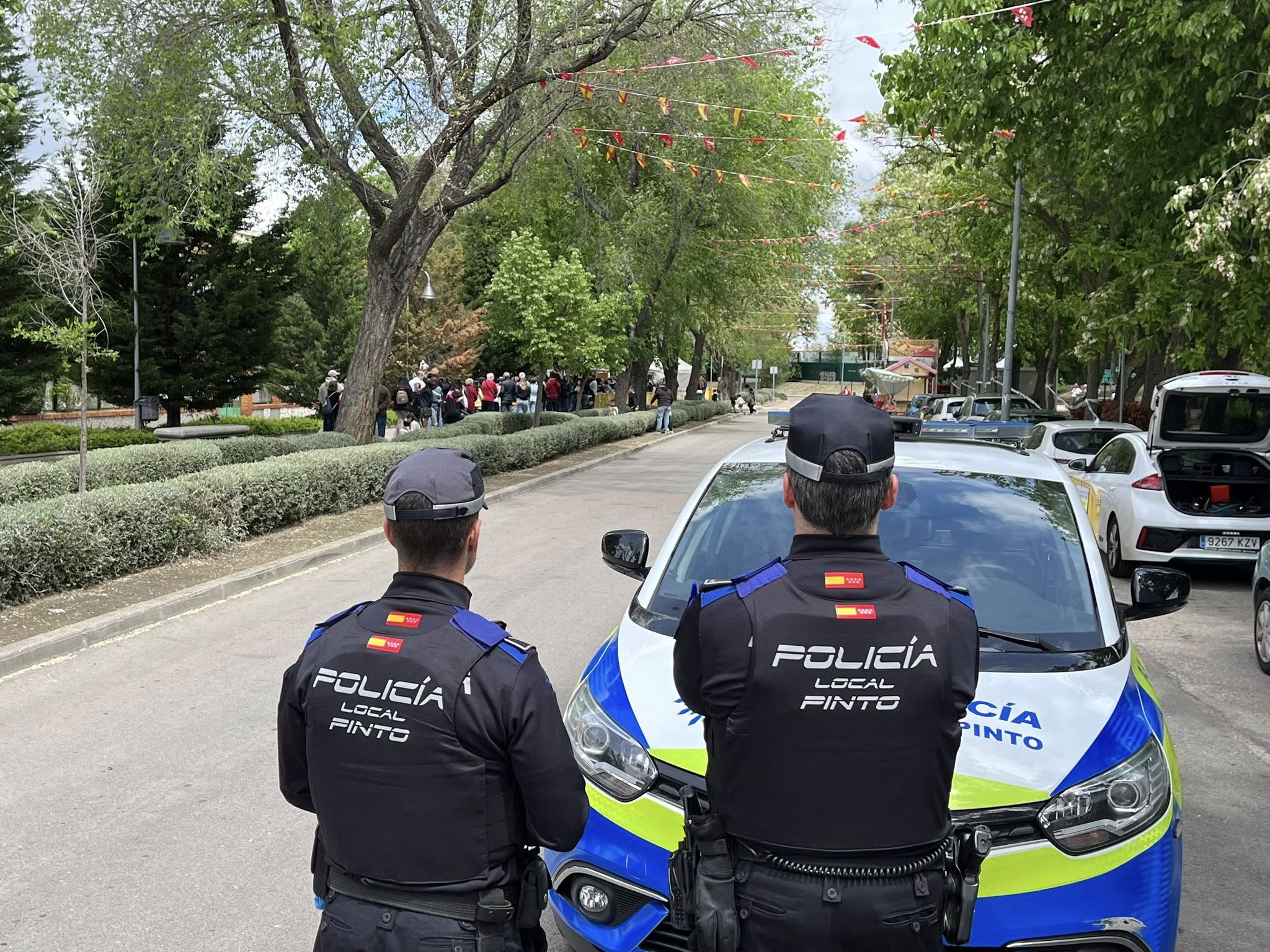 Dos agentes locales de Pinto