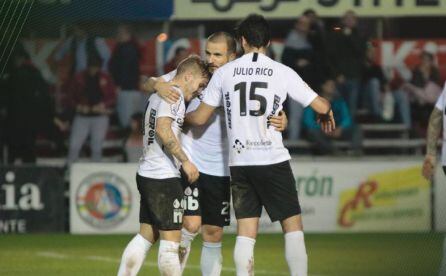 El "nuevo" Burgos celebra uno de sus últimos goles