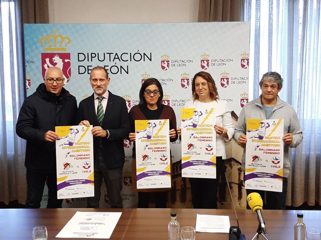 Presentación de los partidos amistosos que la selección chilena de balonmano femenino va a disputar en León