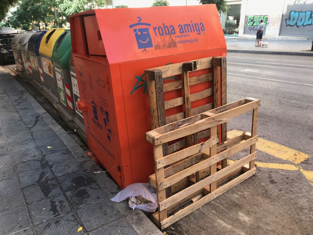 Les deixalles de gran tamany cada cop són més habituals als carrers de Tarragona. 