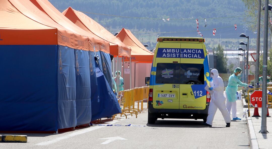 Carpas de triaje en el exterior del Hospital Río Hortega de Valladolid