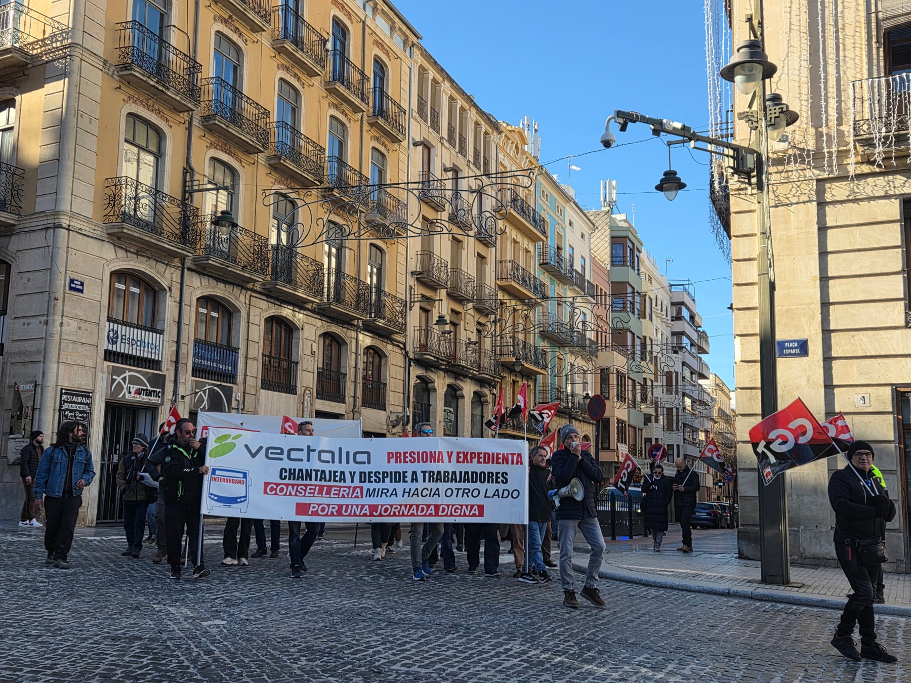 La manifestación a su llegada a la Plaza de España