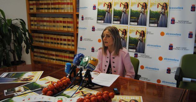 La concejala de Cultura, María Agut, en la rueda de prensa presentación "Octubre, Mes de la Tomata de Penjar"