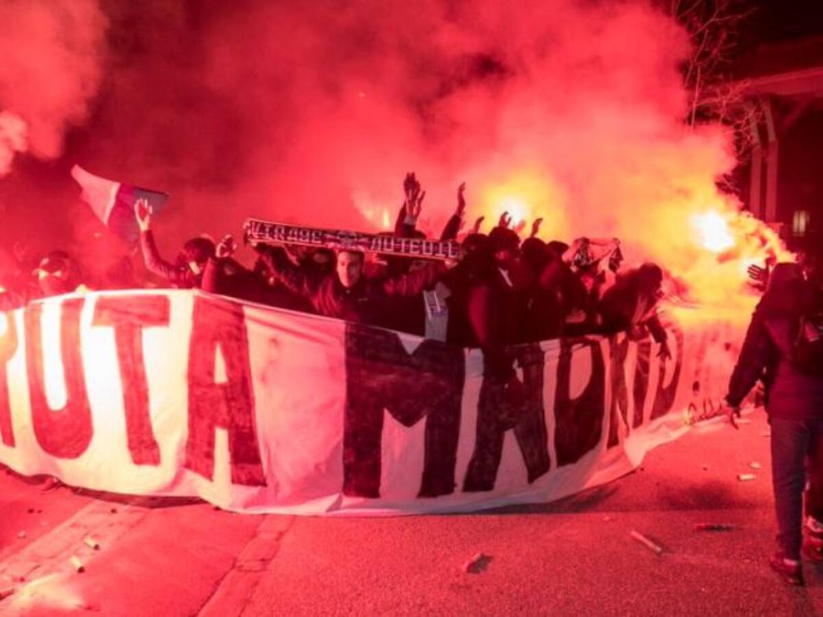 Ultras del PSG reciben al equipo con graves insultos hacia el Real Madrid