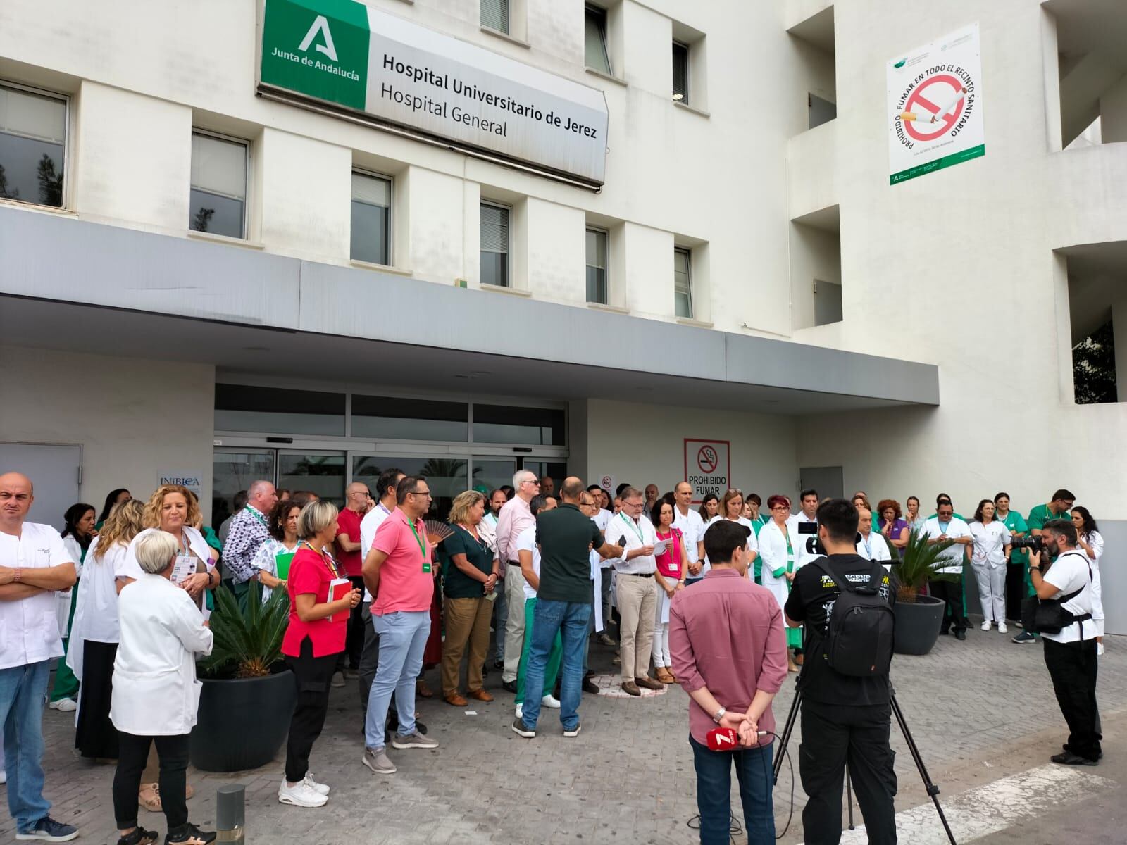 Protesta a las puertas del Hospital de Jerez