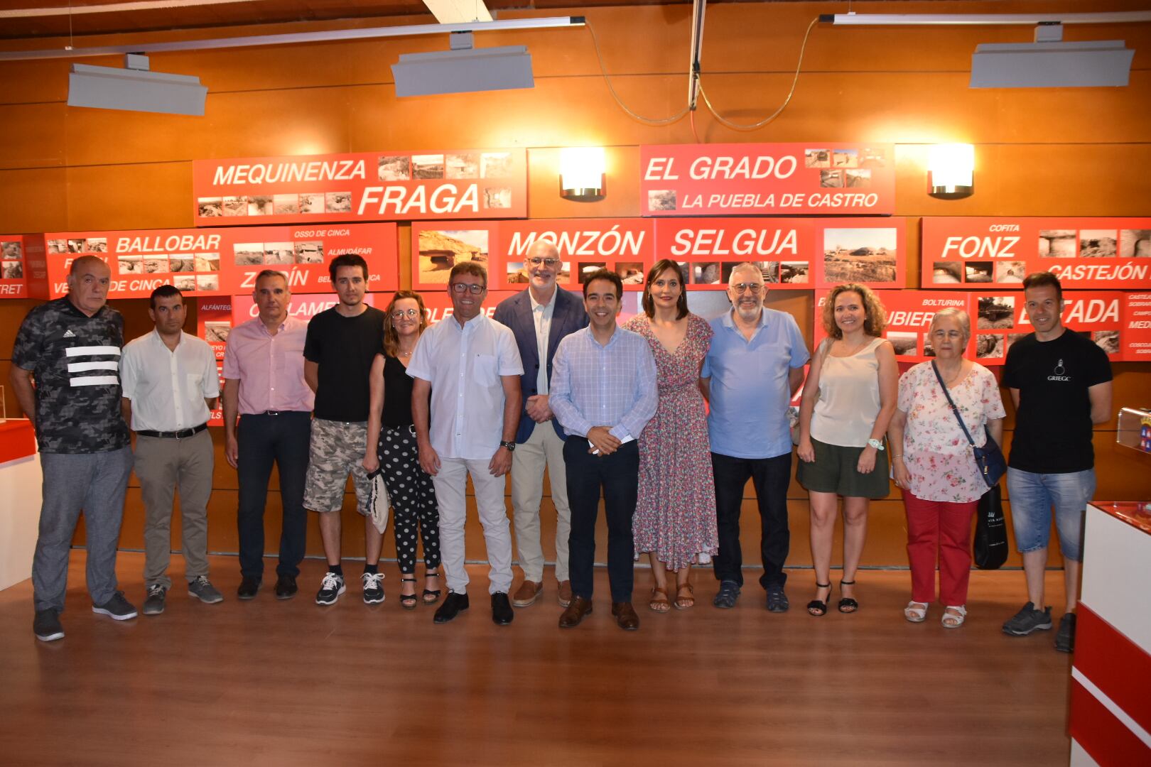 Las autoridades presentes en la inauguración del Centro de Interpretación la Línea del Cinca y Museo Etnográfico