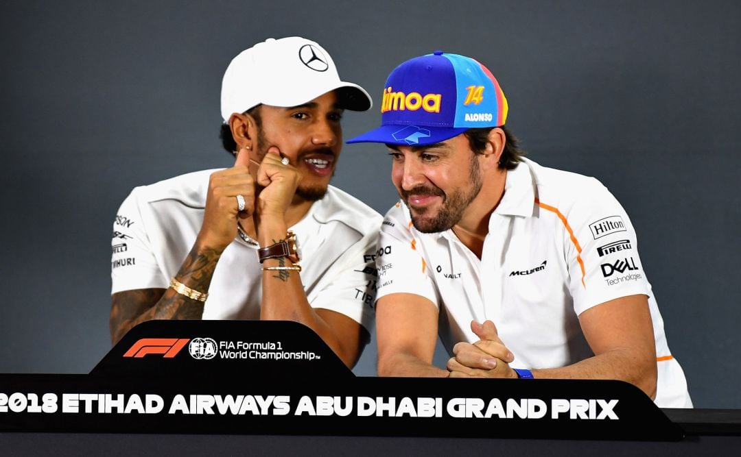 Hamilton y Alonso, en la rueda de prensa de los pilotos de cara al GP de Abu Dhabi, último del español en la F1.