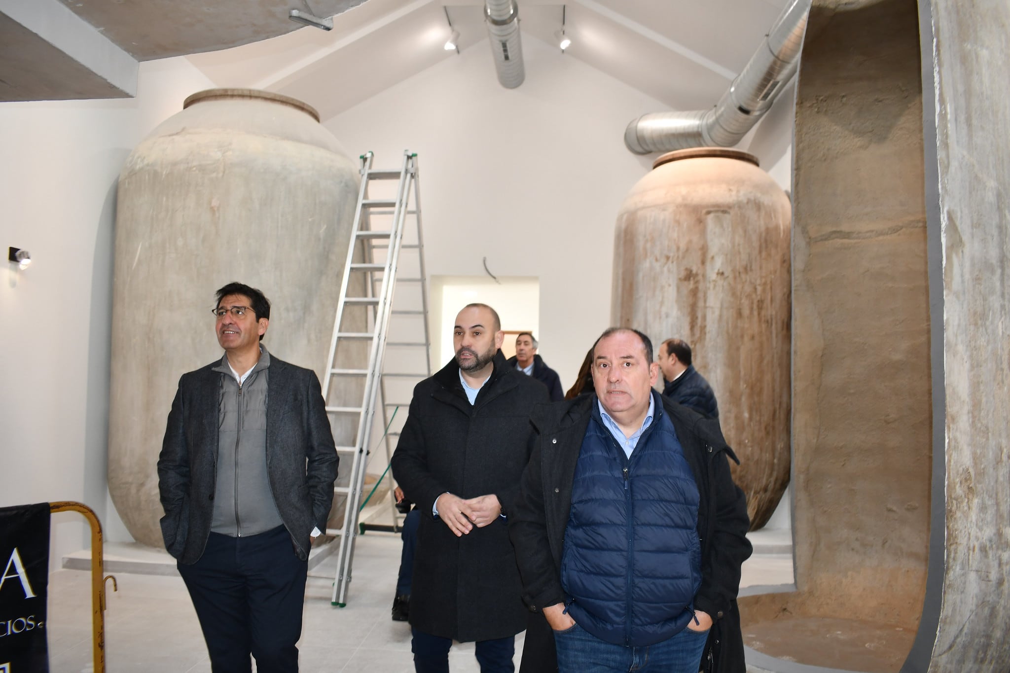 José Manuel Caballero visita bodega rehabilitada en Argamasilla de Calatrava