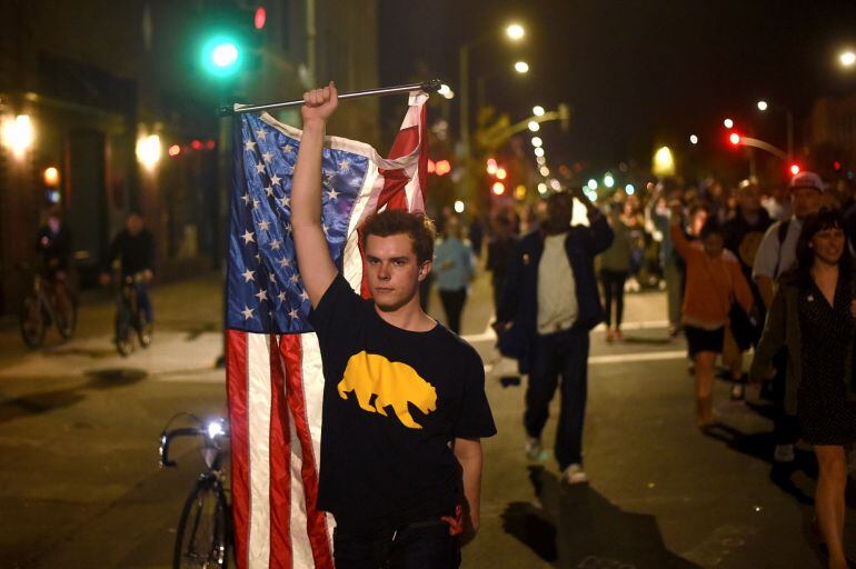 Protestantes contra Donald Trump en Oakland, California