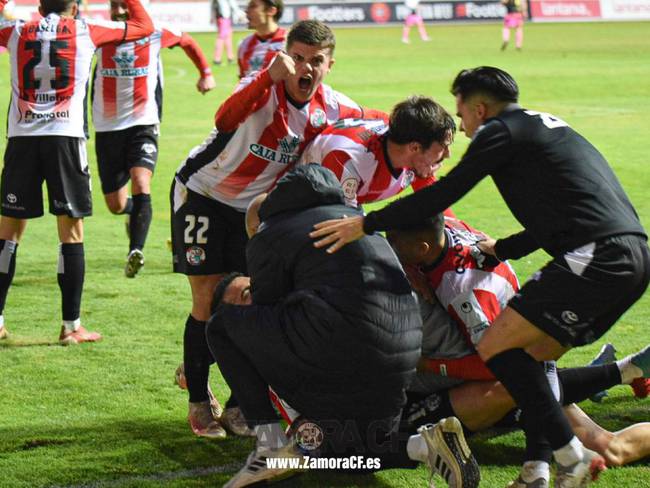 Celebración del 2-1 en la ida