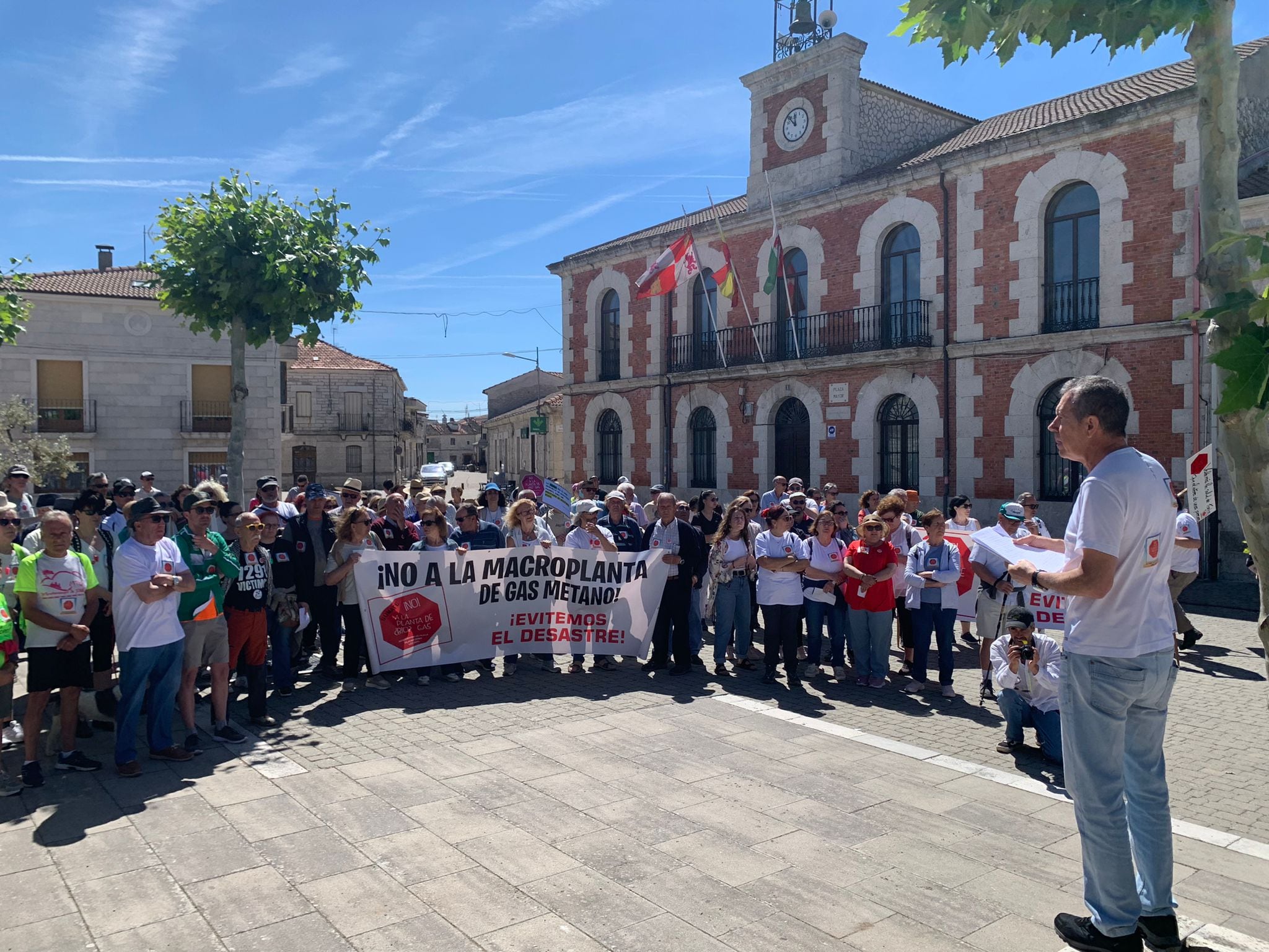 300 personas se concentran en Montemayor de Pililla