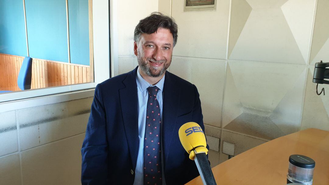 Cristóbal Palacio en un estudio de Radio Santander