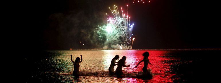 La Noche de San Juan se ha vivido con intensidad en lugares como Málaga