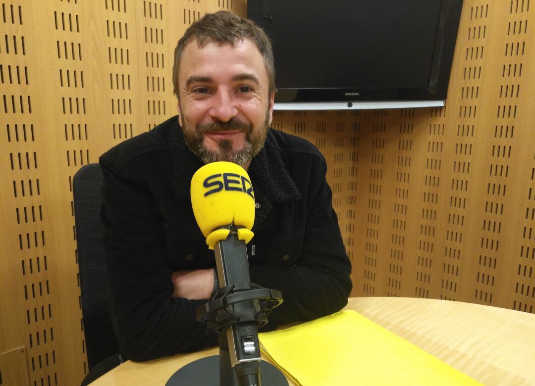 Eñaut Elorrieta en los estudios de la Cadena SER en Euskadi horas antes del arranque de su gira