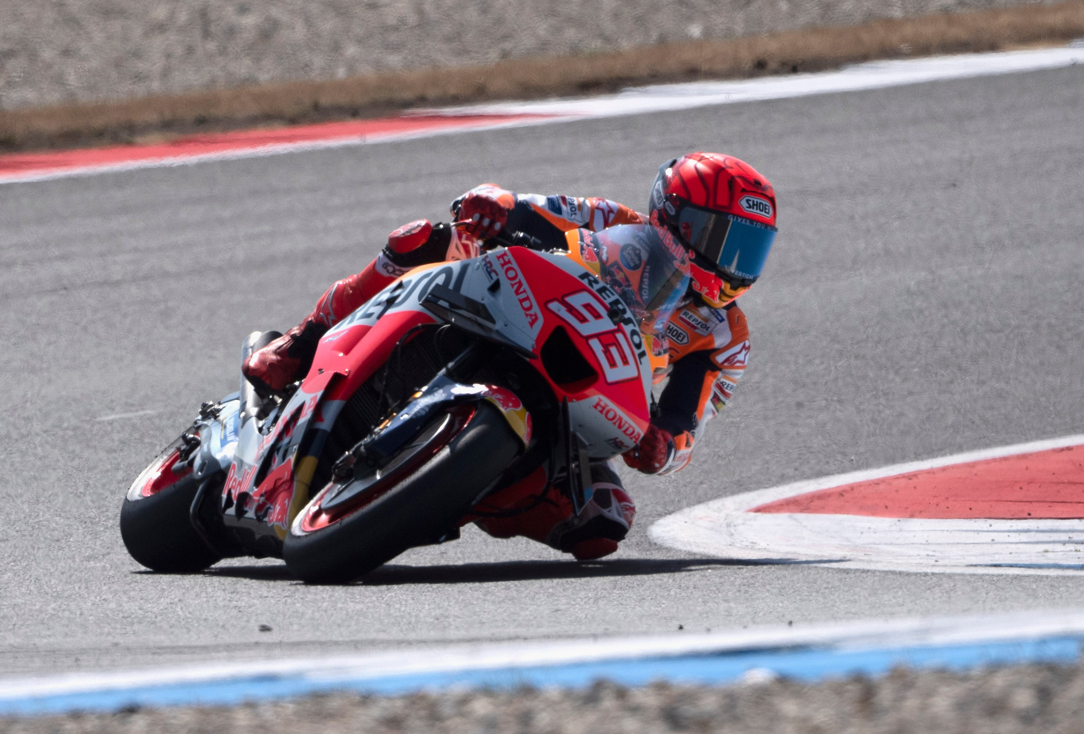 Marc Márquez durante una de las prácticas en el Circuito de Assen.