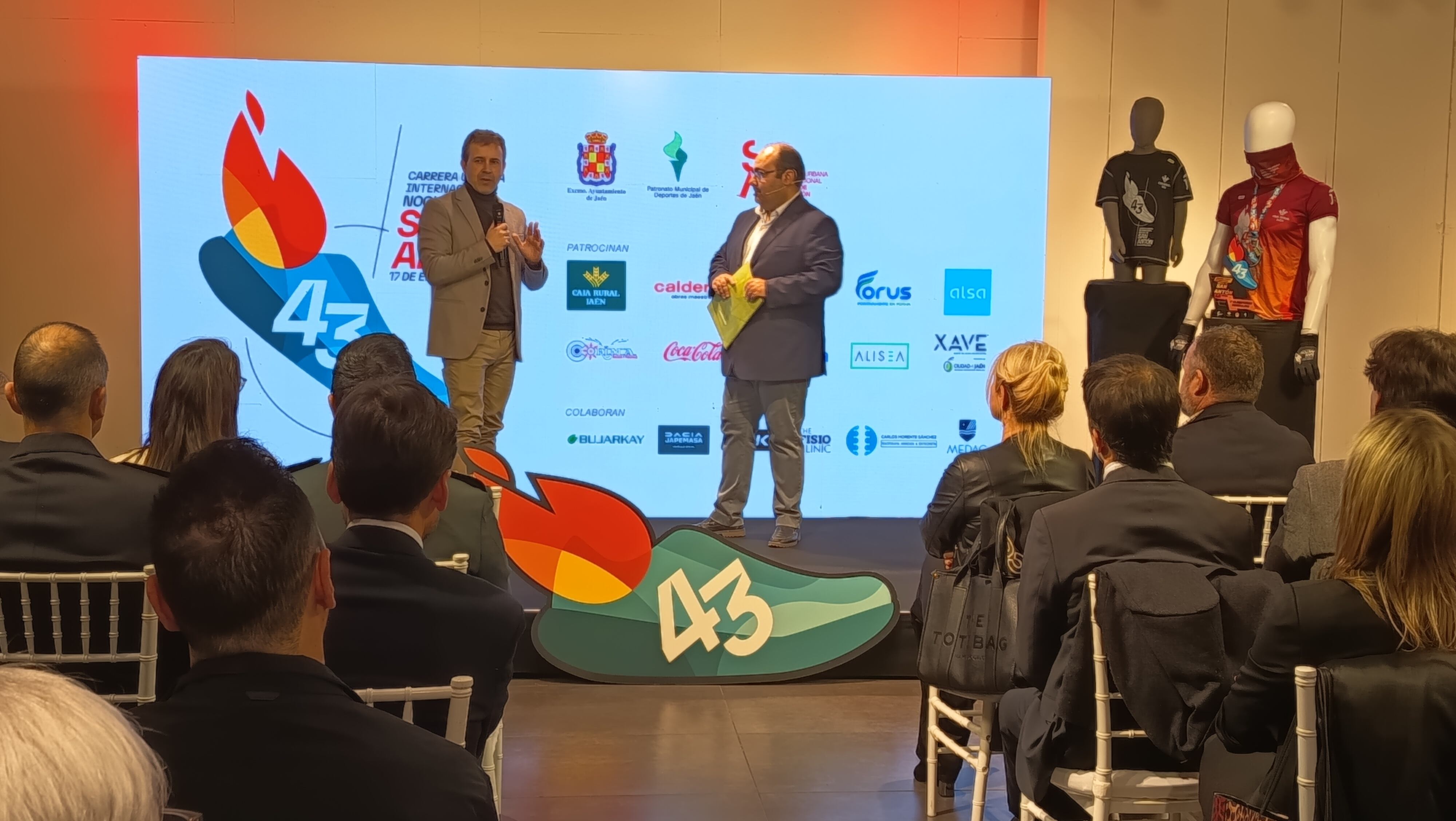 El alcalde de Jaén, Julio Millán, durante la presentación de la carrera de San Antón.