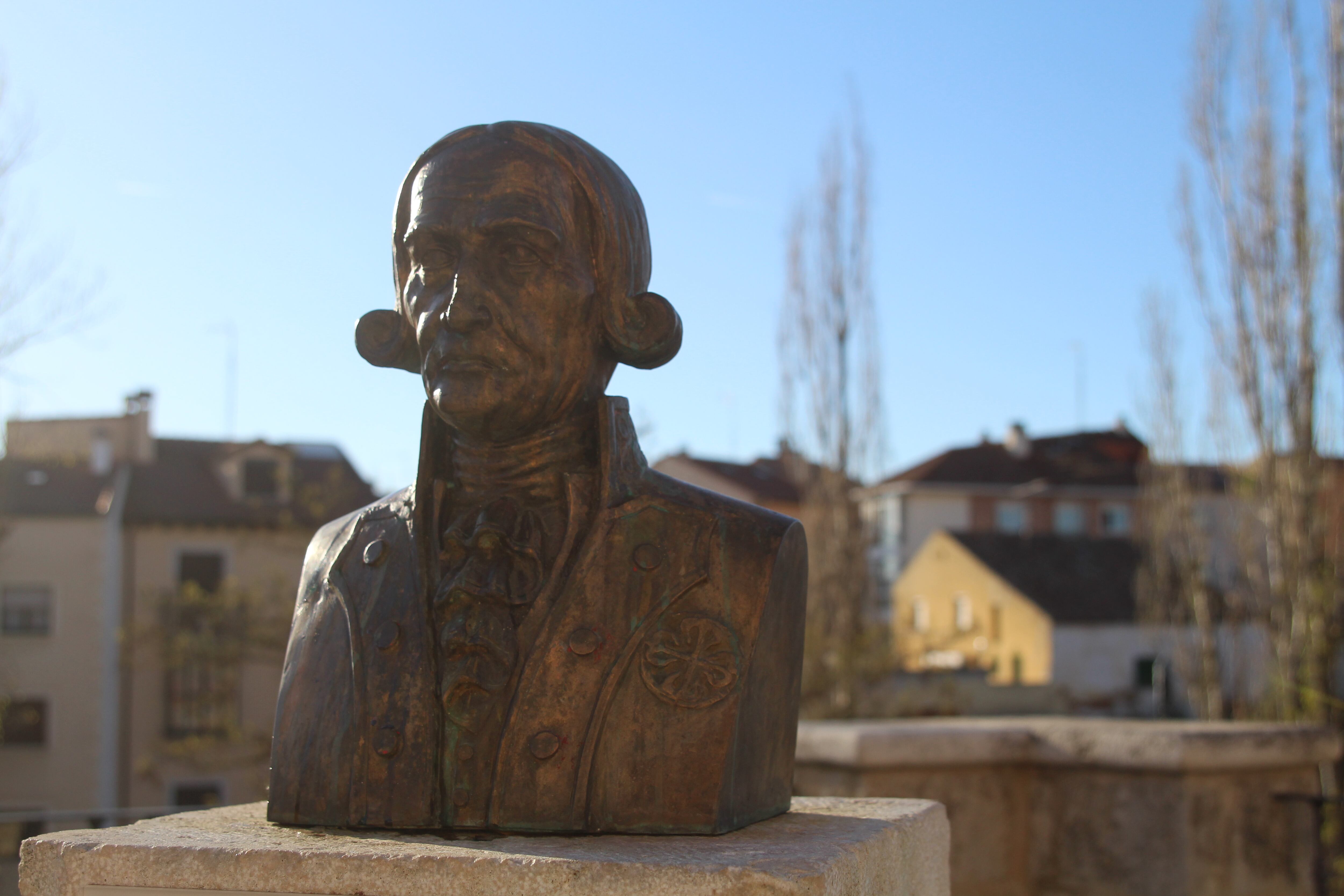 Busto del General Gutiérrez en el balcón de San Juan