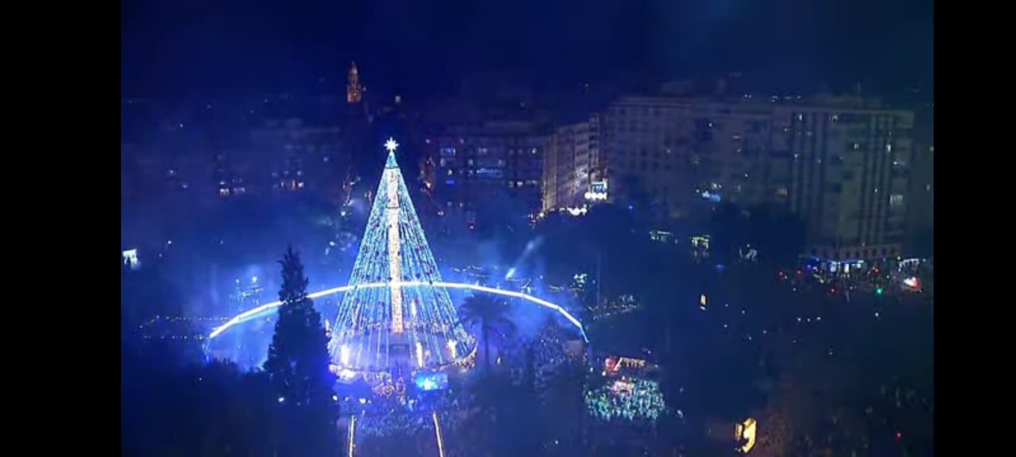 Carlos Alcaraz enciende el árbol de Navidad de Murcia