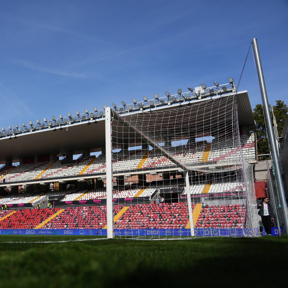 Nueva polémica con el Estadio de Vallecas: "Es un trastorno y una falta de respeto"