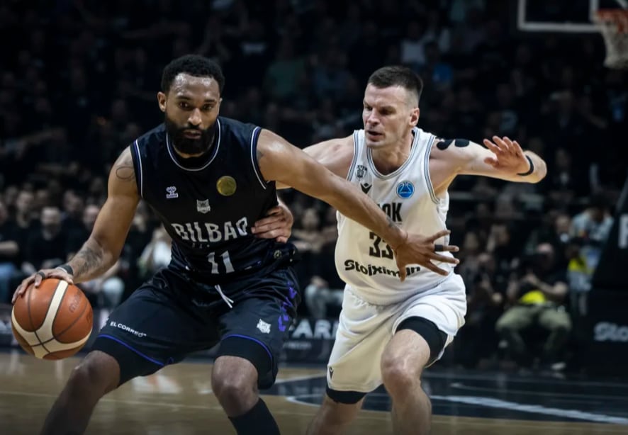 Darrun Hilliard, durante una jugada del partido de ida de la final de la FIBA Europe Cup