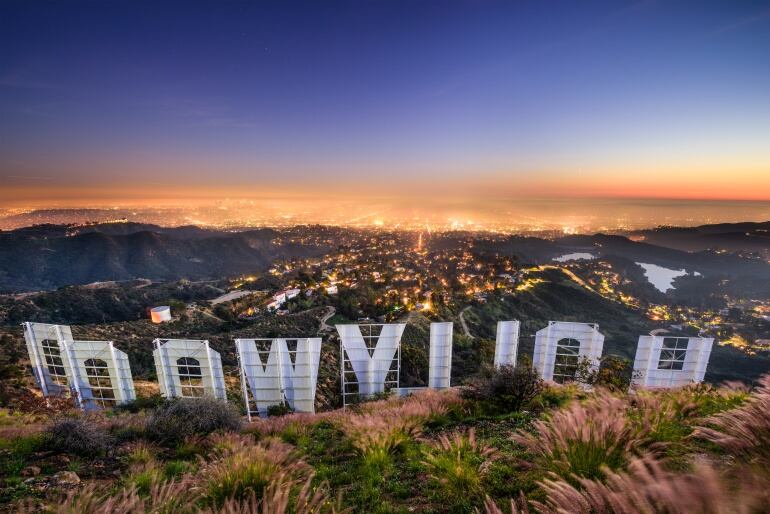 Una panorámica de la ciudad de Los Ángeles tomada desde el letrero de &#039;Hollywood&#039;