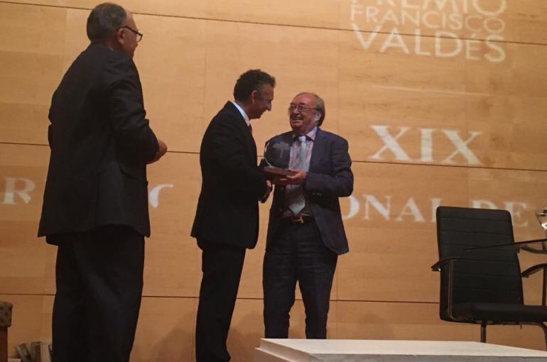 Entrega del galardón a Pepe Oneto