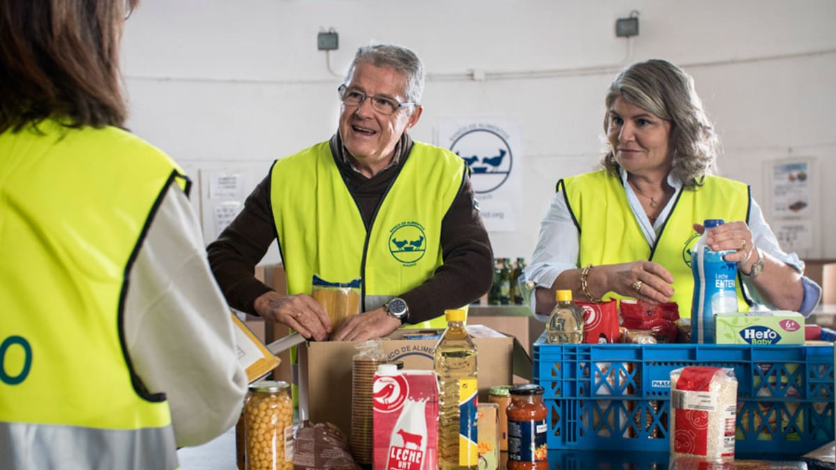 Los bancos de alimentos reducen al 50% sus fondos de leche y aceite por la inflación: "Nos quedamos cortos"