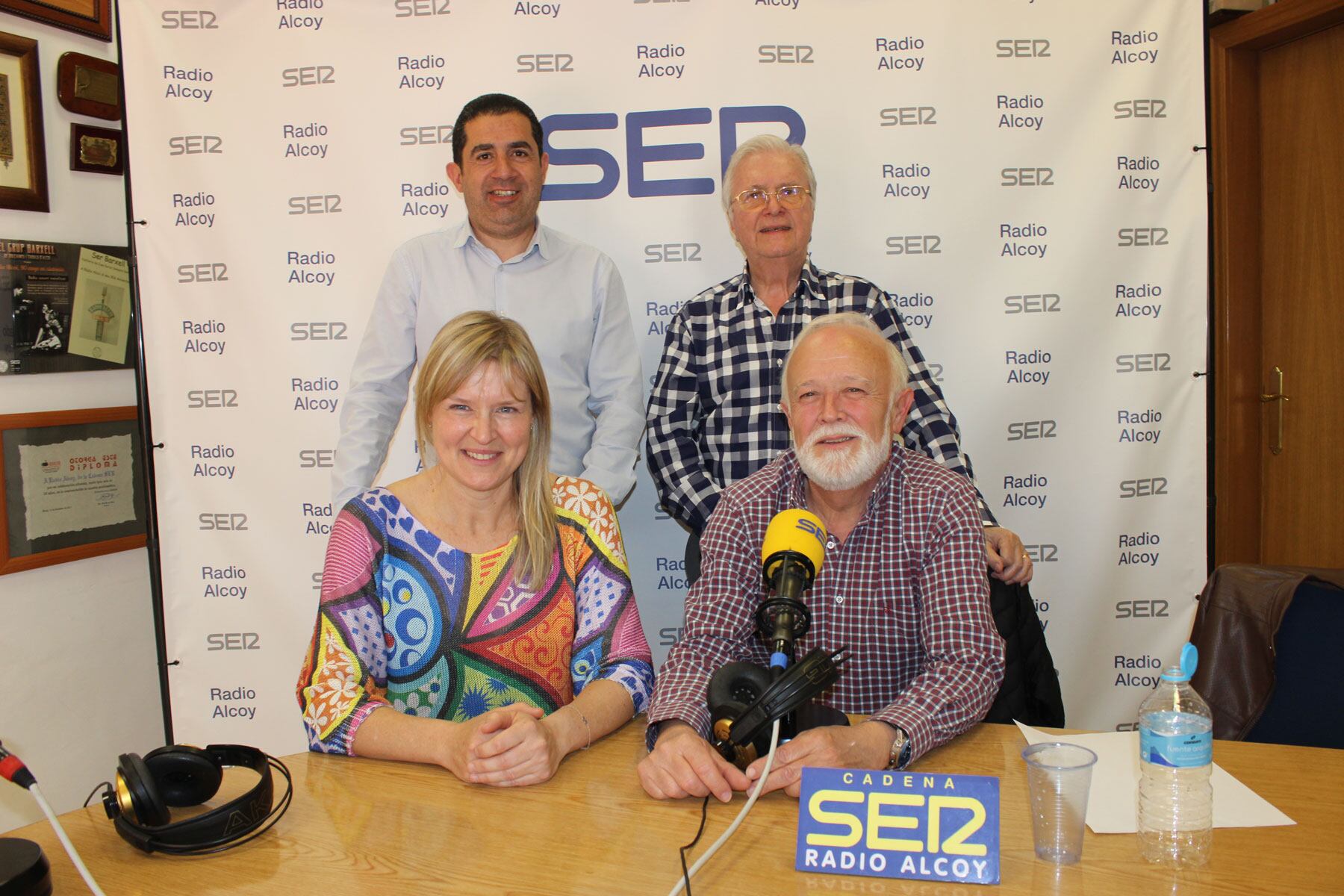 Toni Francés, Paco Aznar, Blanca Carbonell y Juan José Olcina, en el estudio central de Radio Alcoy