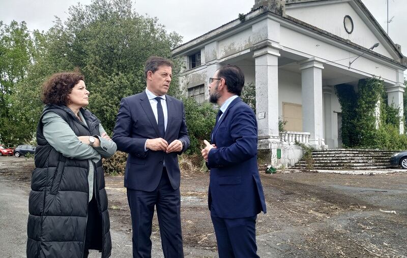 María Rivas, José Ramón Gómez Besteiro y Ángel Mato en el Sánchez Aguilera