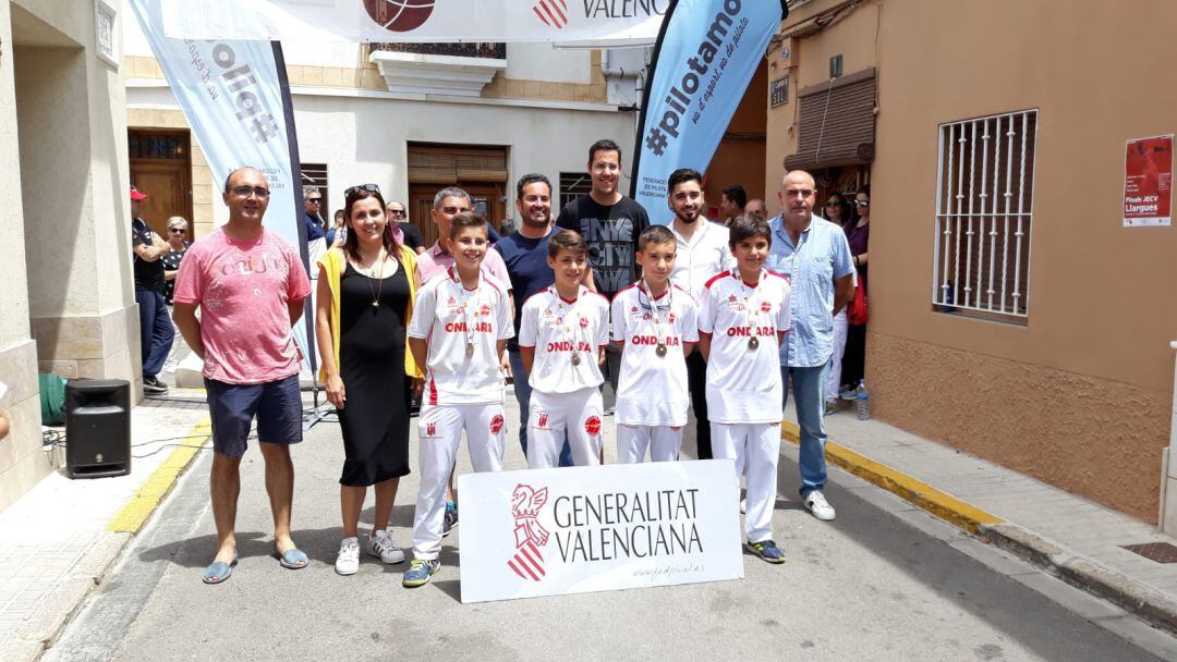 Equipo alevín de la Escuela Municipal de Ondara, oro en la final autonómica de Llargues.