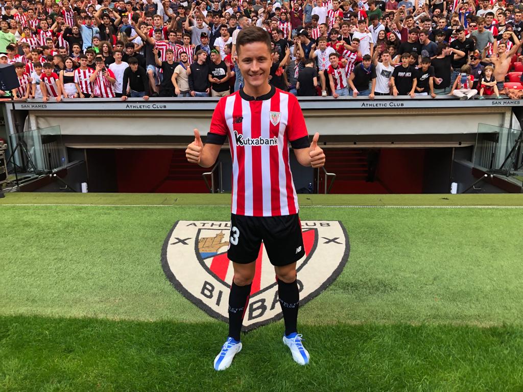 Ander Herrera se presenta ante 2500 aficionados en San Mamés