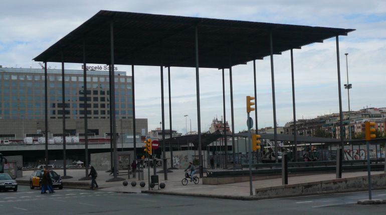 La plaça dels Països Catalans a Sants