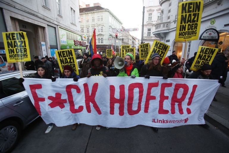 Manifestantes contra Norbert Hofer en el centro de Viena