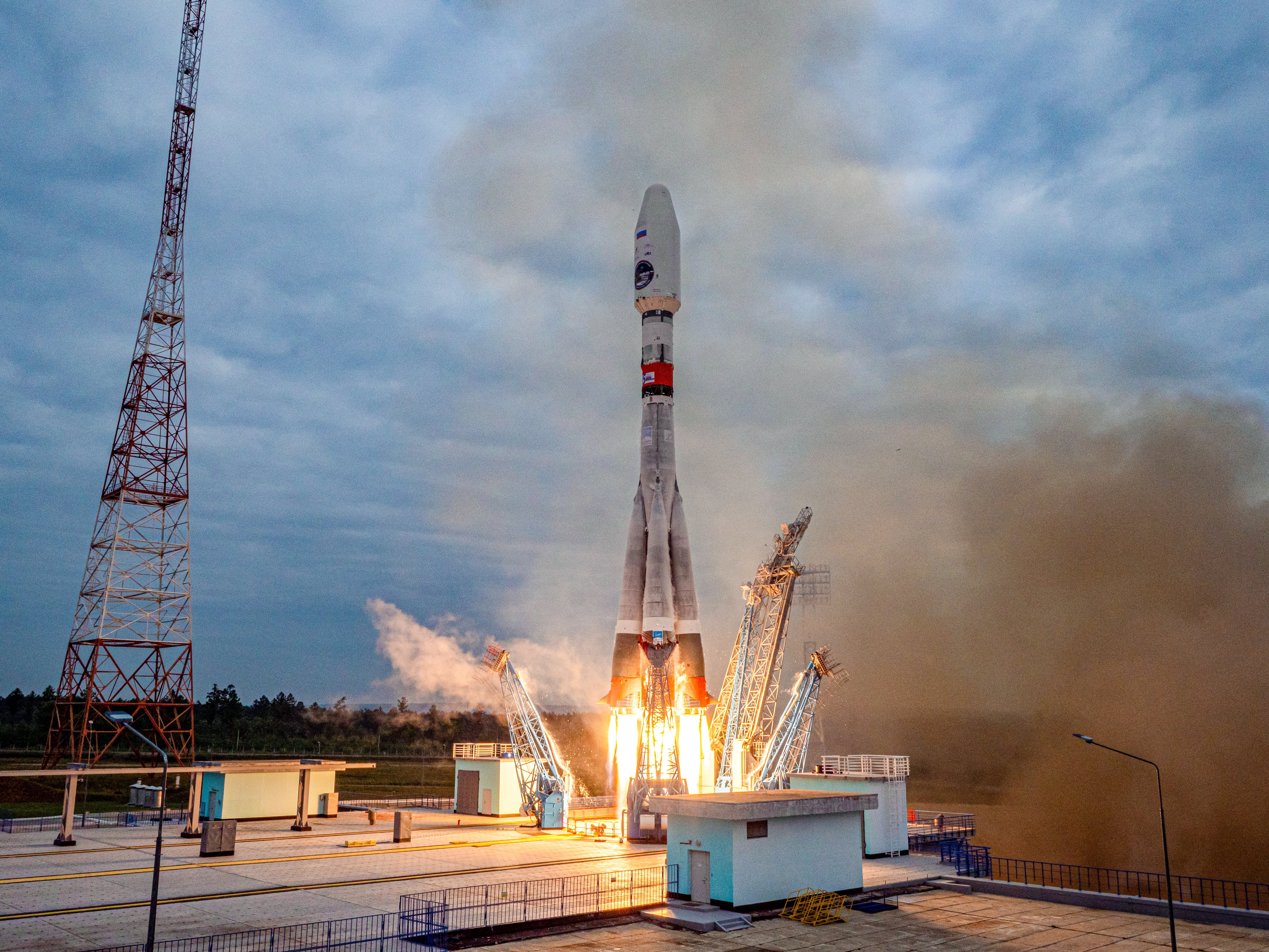 Rusia ha lanzado la sonda Luna-25. La estación automática, que despegó a las 23:10 GMT desde el cosmódromo Vostochni prevé alcanzar la órbita lunar dentro de 4 o 5 días.