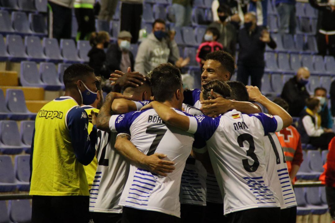 Los jugadores del Hércules celebran la victoria
