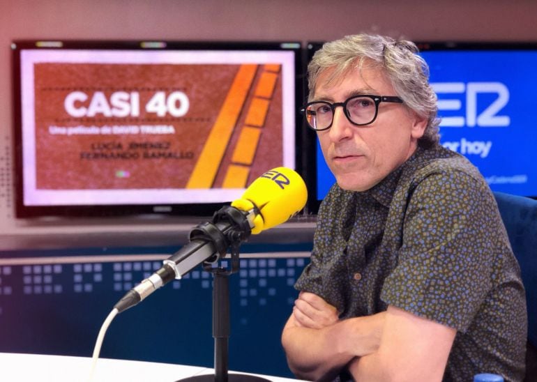 David Trueba, director, en los estudios de la Cadena SER.