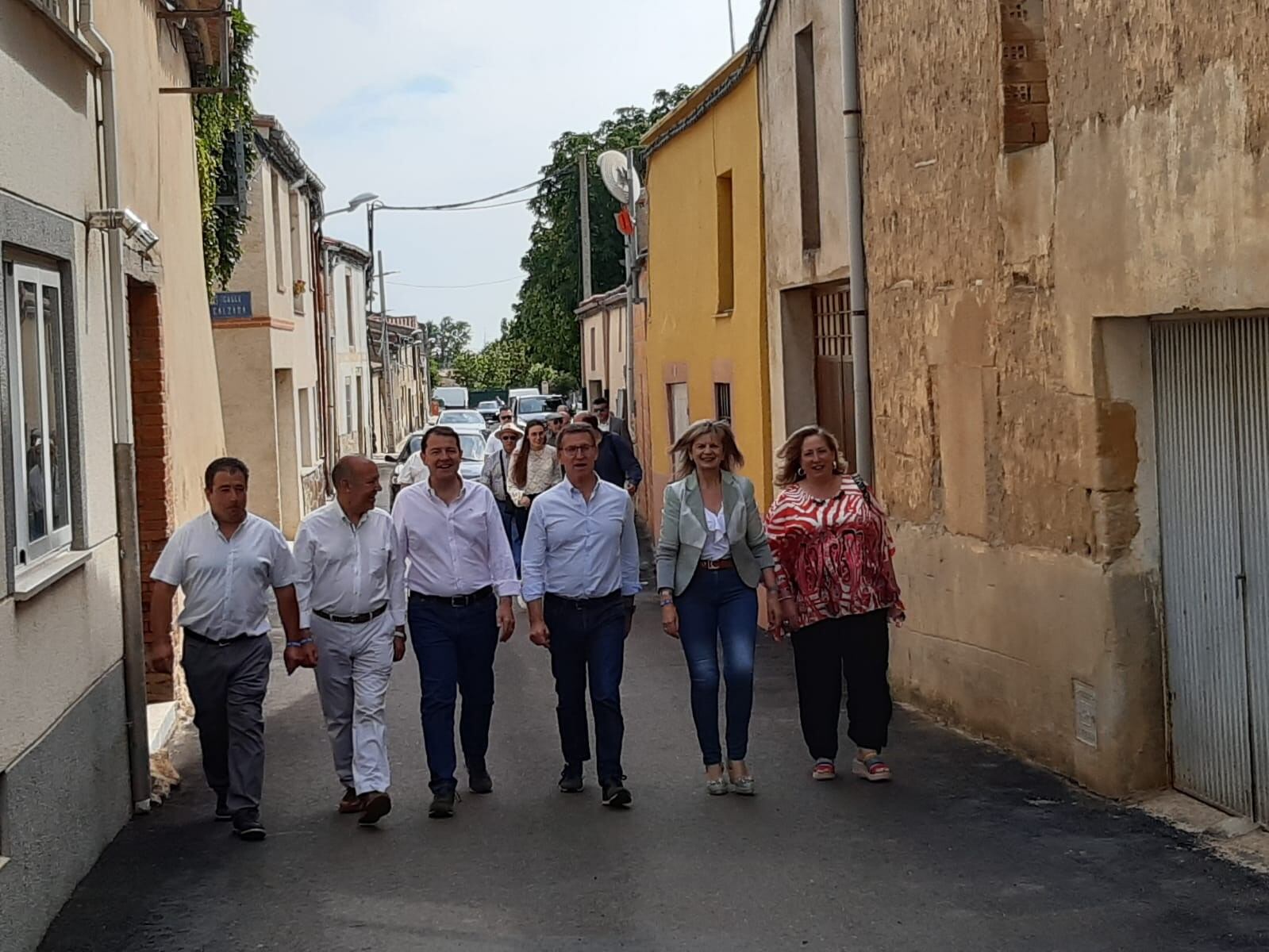 Alberto Núñez Feijoo a su llegada a Corrales del Vino