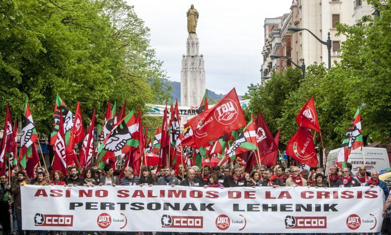 GRA235. BILBAO, 01/05/2015.- Momento de la manifestación conjunta de UGT y CCOO de Euskadi que se ha celebrado esta mañana en Bilbao con motivo del 1º de Mayo. EFE/Miguel Toña