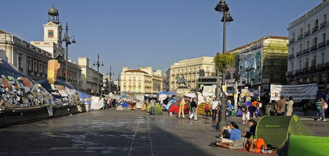 La Puerta del Sol amanece en el sábado en que las asambleas del &#039;Movimiento 15-M&#039; se trasladan a los barrios