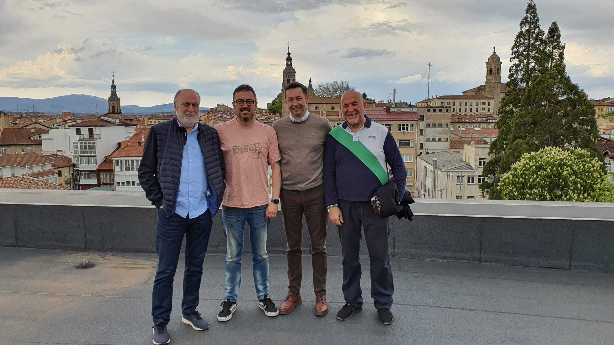 Contertulios del programa de SIMA Informática en la terraza de SER Vitoria