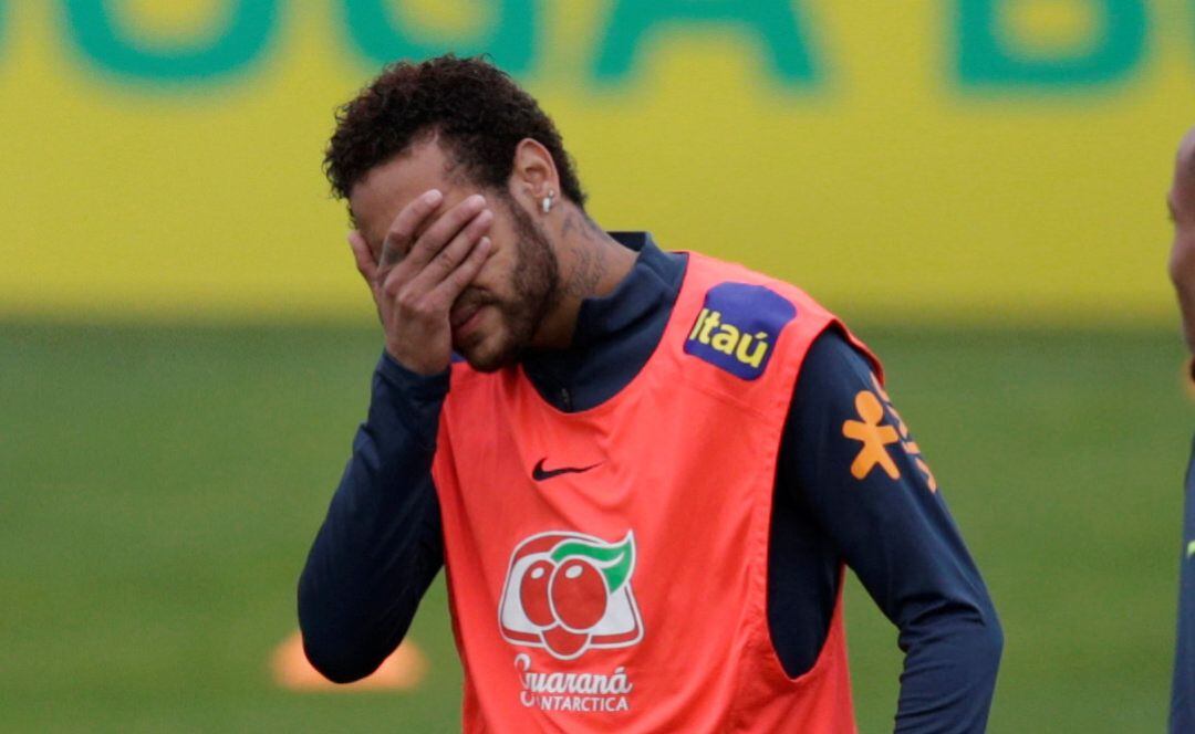 Neymar entrenant amb Brasil