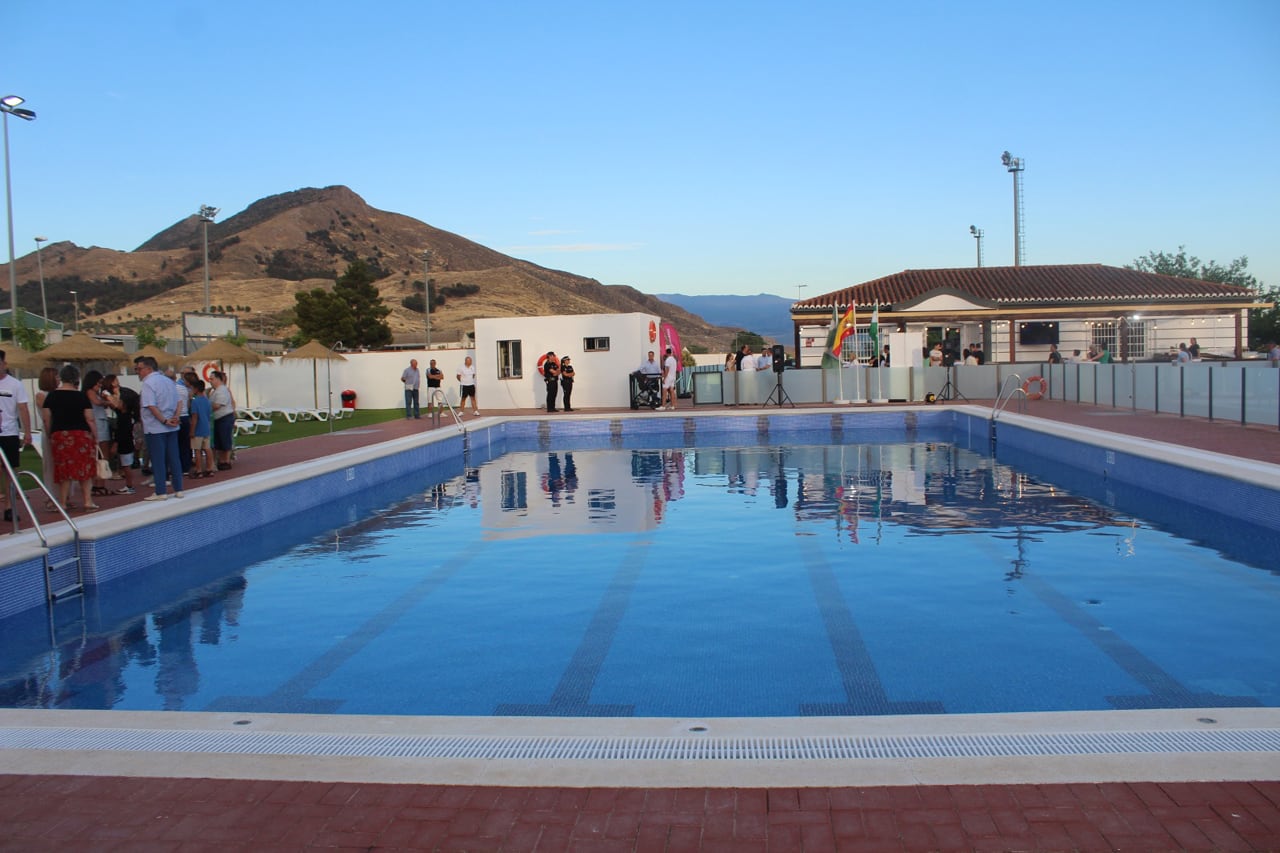 Piscina municipal de Pinos Puente (Granada)