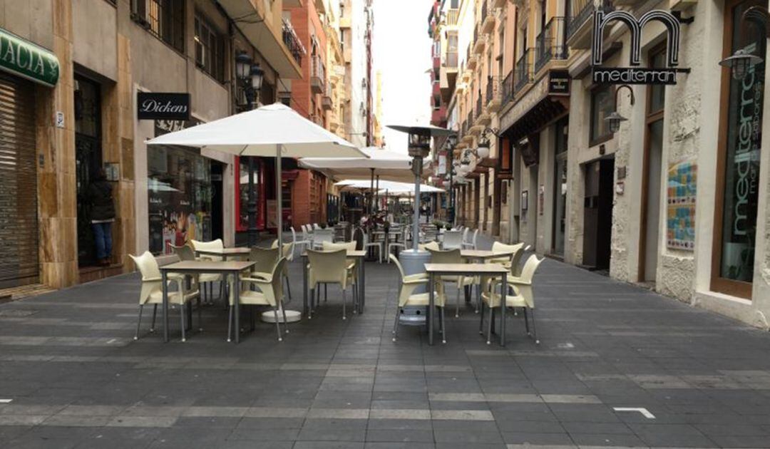 Veladores en la calle Castaños