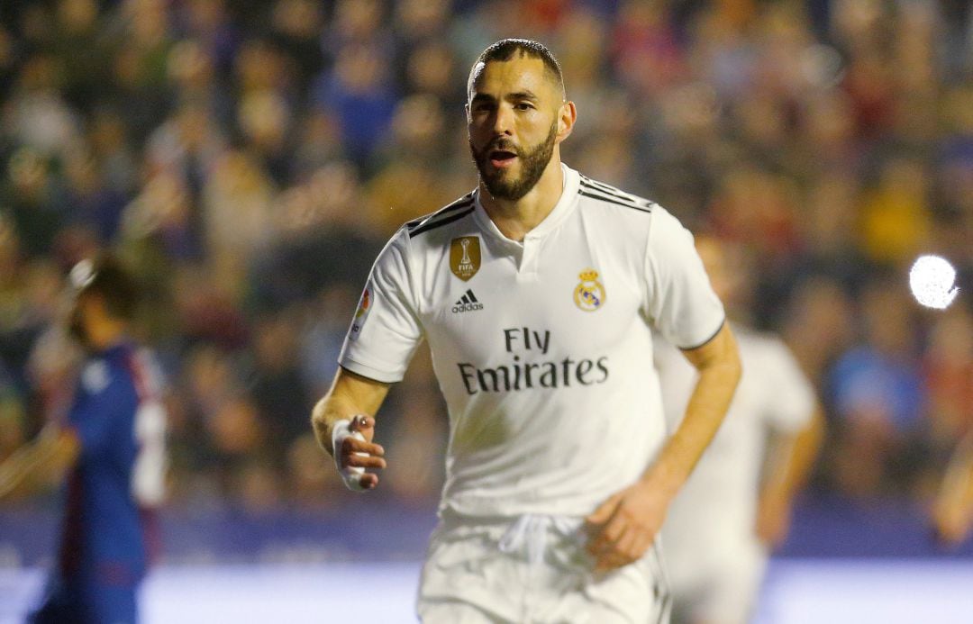 Benzema, durante el partido contra el Levante. 