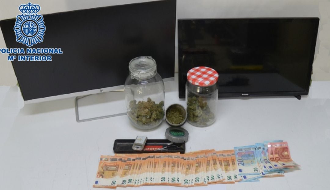 Imagen del material y el dinero intervenido