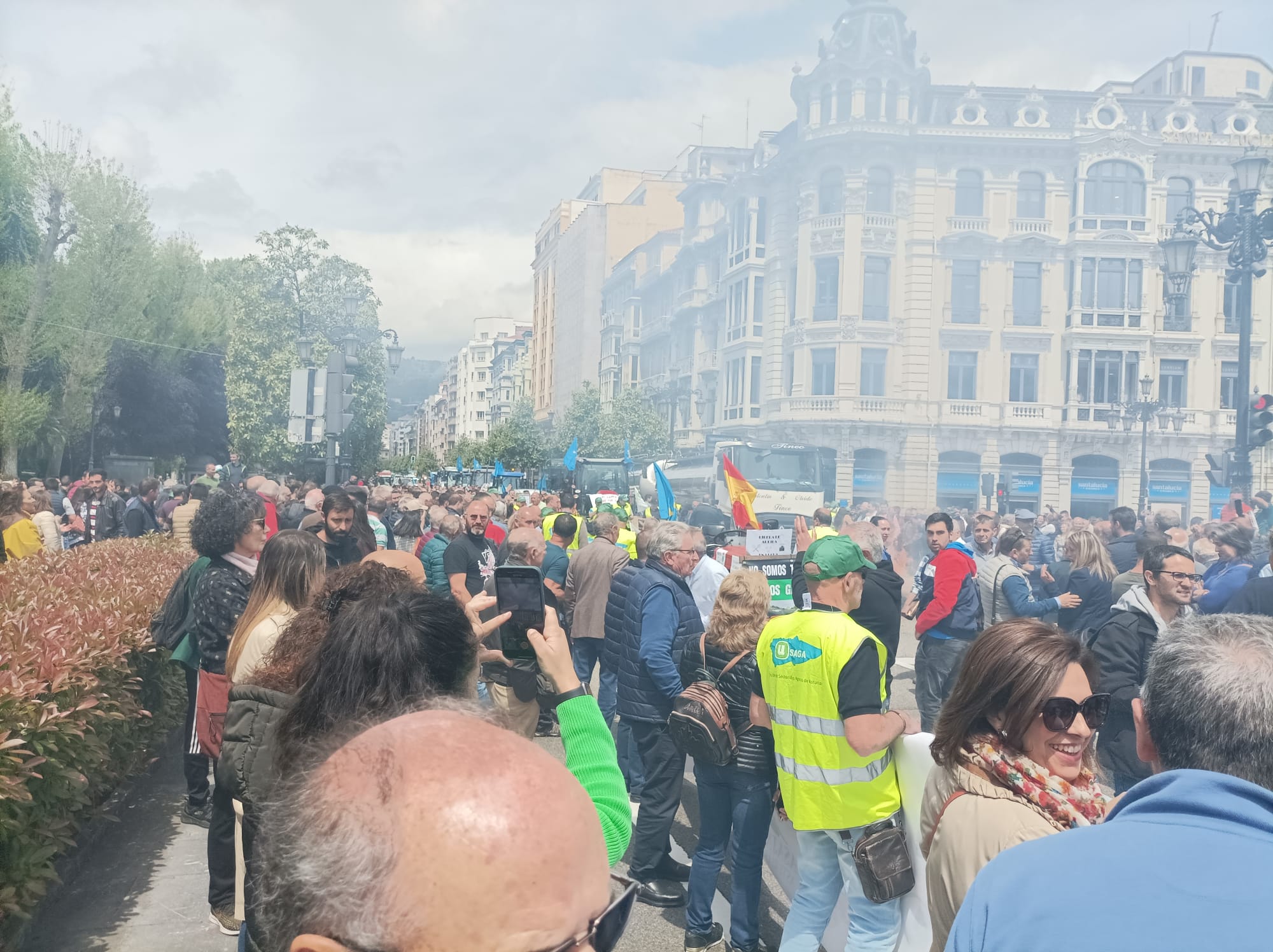 Ganaderos protestan en la calle Uría de Oviedo