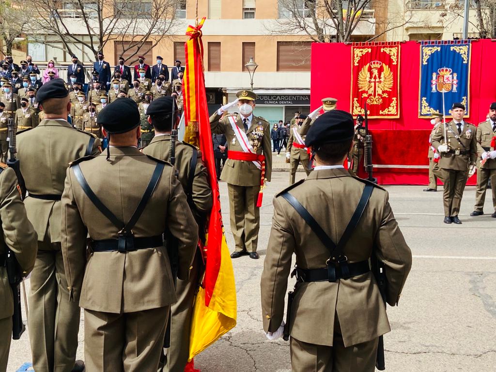 El JEME pasa revista a las tropas en un acto de Jura de Bandera para personal civil en Córdoba